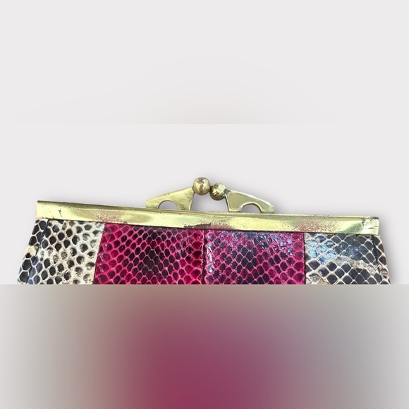 Vintage 1960s Genuine Snakeskin Kisslock Closure Mini Coin Bag in Raspberry Pink - Picture 9 of 12
